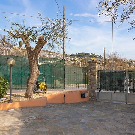 Leto'S Apartment In Sanremo - Parking & Garden Exteriér fotografie